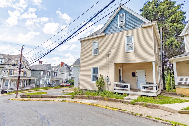 Building Photo - 455 Dallas St
