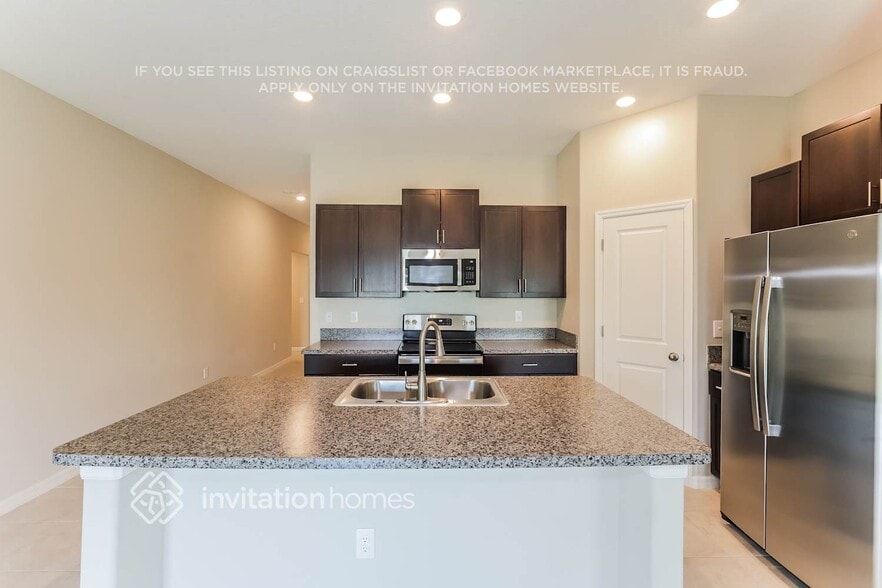 Building Photo - 1510 Blue Rose Dr
