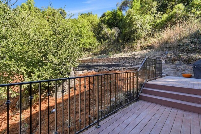 Building Photo - 3911 Pepper Tree Ct