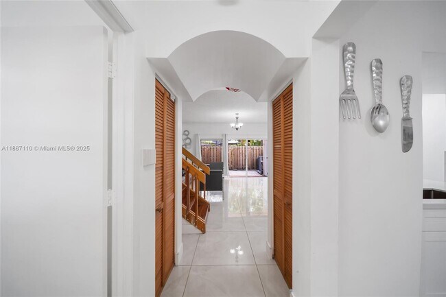 Building Photo - 9883 SW 118th Pl