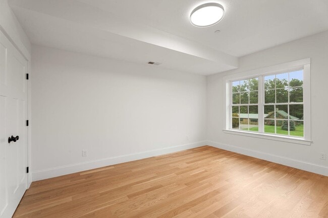 Building Photo - 67 Groton Rd