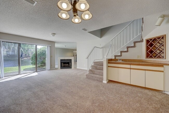 Building Photo - 3801 Crown Point Rd