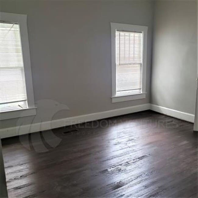 Building Photo - Spacious 3BR/2BA Rental with Hardwood Floors & Updated Living Room