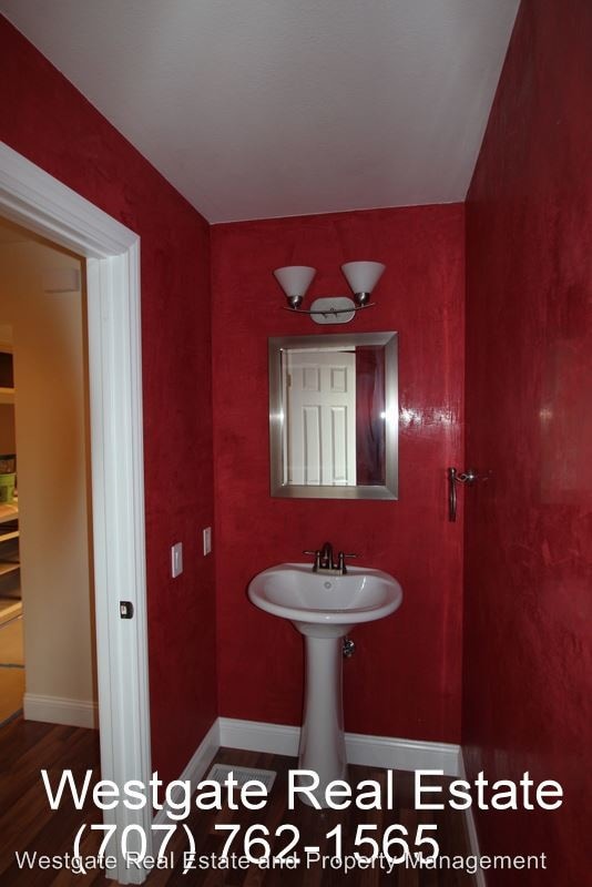 Building Photo - 3 br, 3.5 bath House - 1 Liberty Lane
