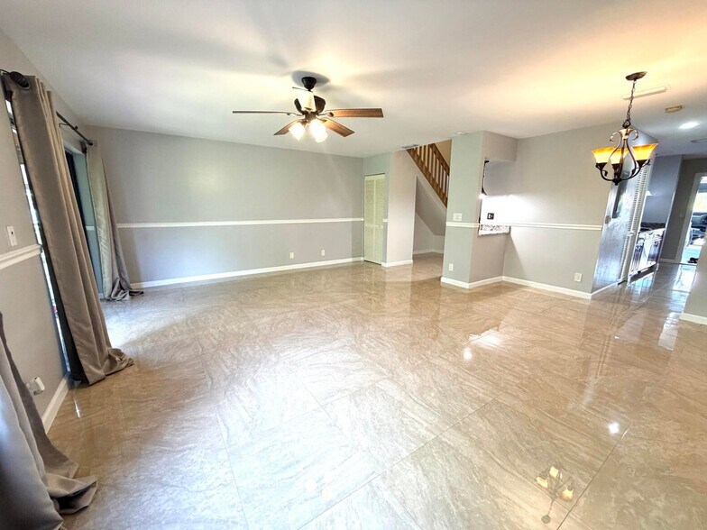 Building Photo - 12244 Sag Harbor Ct