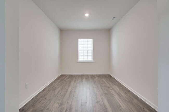 Building Photo - Spacious 4-Bed Gem with 2.5 Baths in Fuqua...