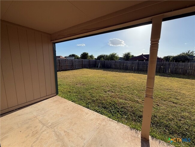 Building Photo - 2207 Waterfall Dr
