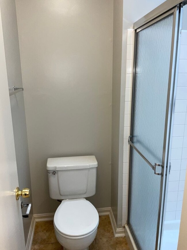 Building Photo - Very clean and well maintained 3BR 2.5BA single family home with large rear deck and 1 car garage