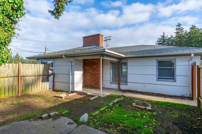 Building Photo - Single Family 2 bedroom 1 Bath Home