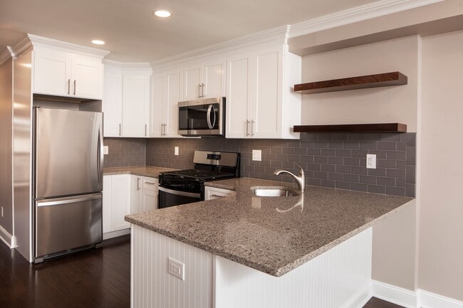 Building Photo - Cambridge Manor: In-Unit Washer & Dryer, Heat, Water, & Gas Included, and Cat & Dog Friendly