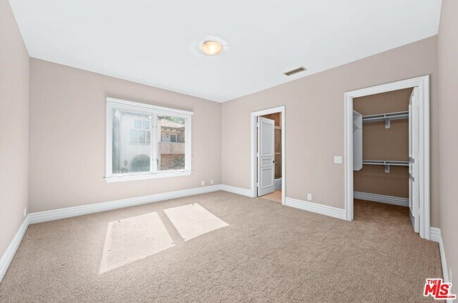 Building Photo - 11221 Briarcliff Ln