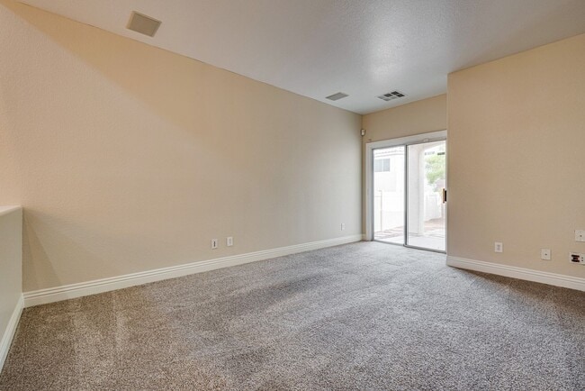 Building Photo - Spacious 3-Bedroom Home Featuring Downstai...
