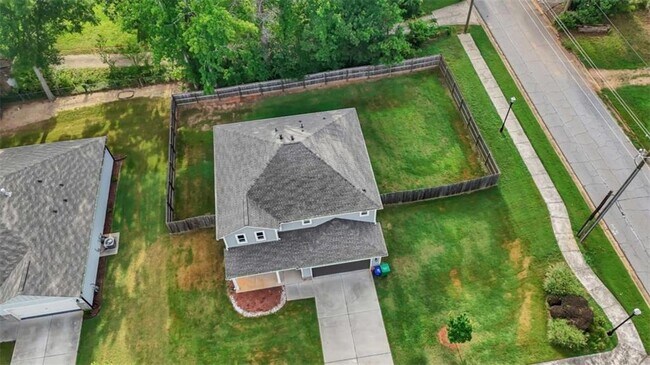 Building Photo - 2054 Maplewood Way