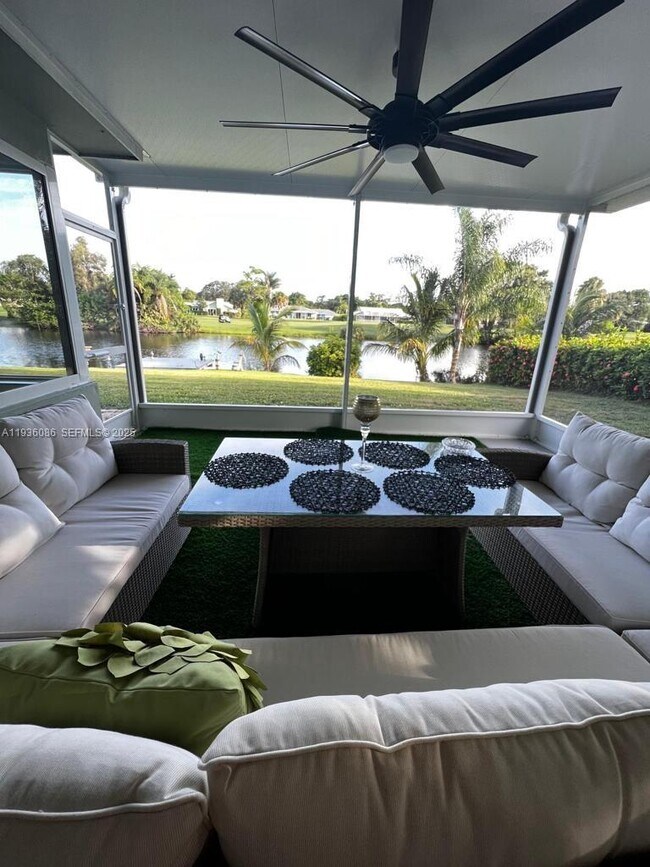 Building Photo - 3324 Lakeview Blvd