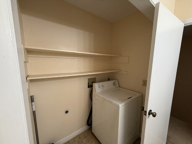 Building Photo - Townhouse for Rent