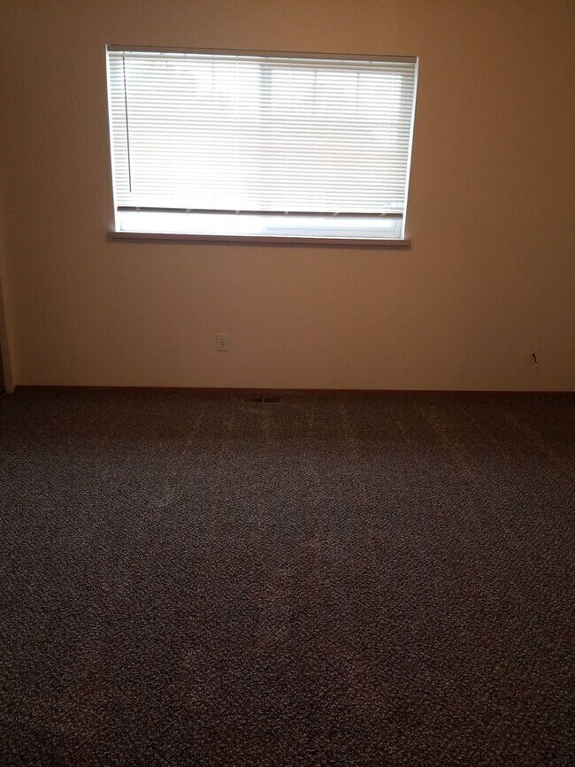 Building Photo - 1305-1307 Shaker Pl