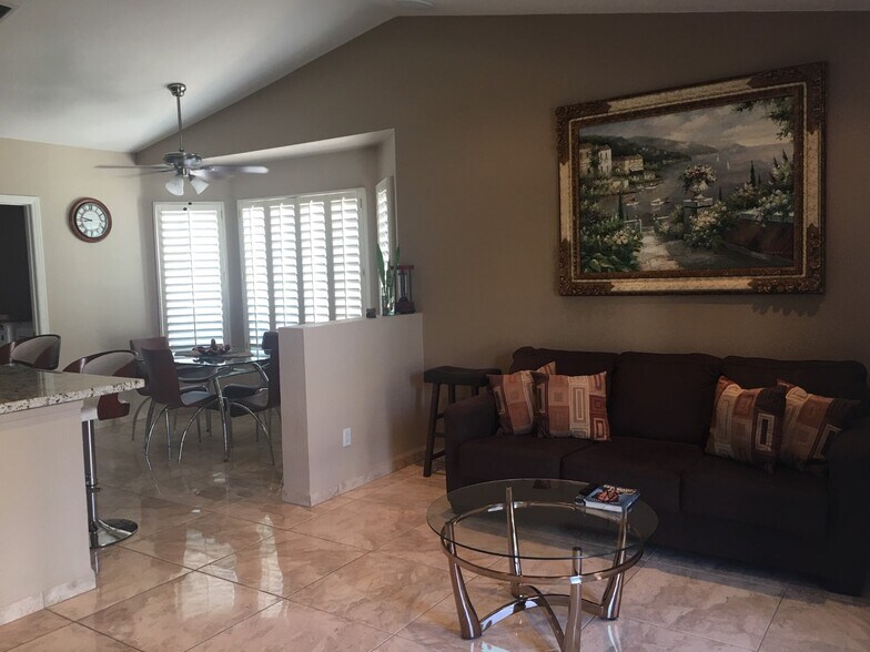 Family Room / Dining - 137 Weatherstone Dr