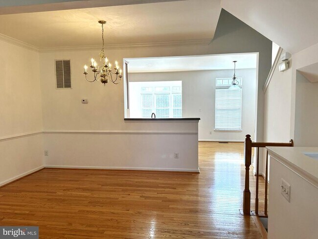 Building Photo - 16606 Barge Cir