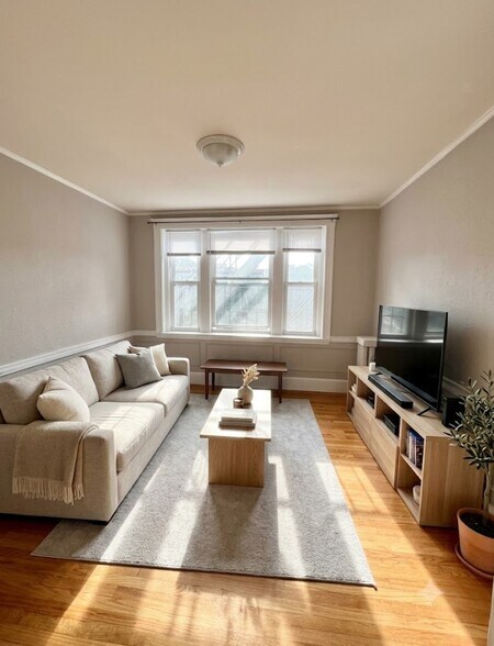 Building Photo - 129 Chiswick Rd