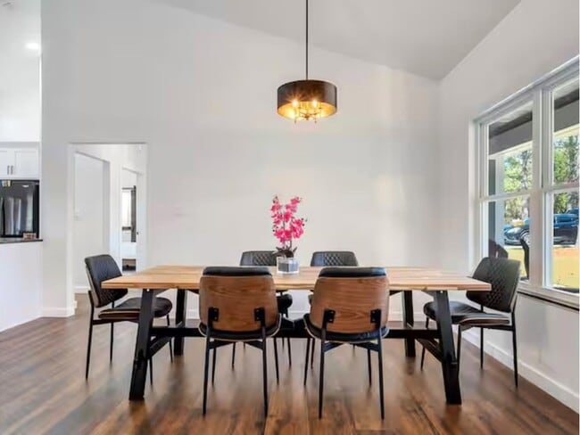 Building Photo - 134 Blackberry Ln