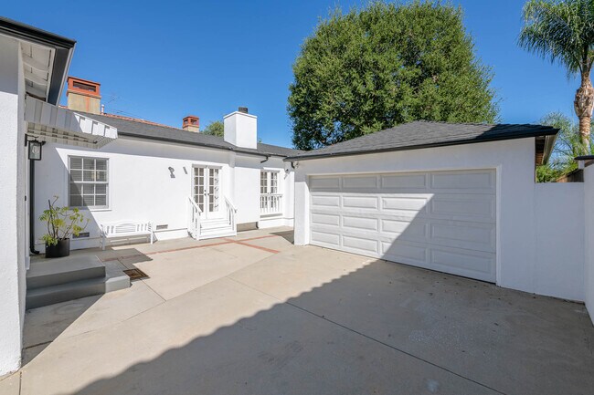 Building Photo - 16812 Addison St