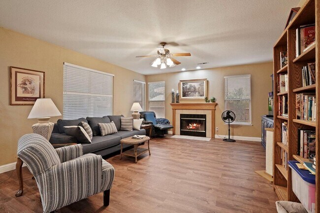 Building Photo - 549 Glenbriar Cir