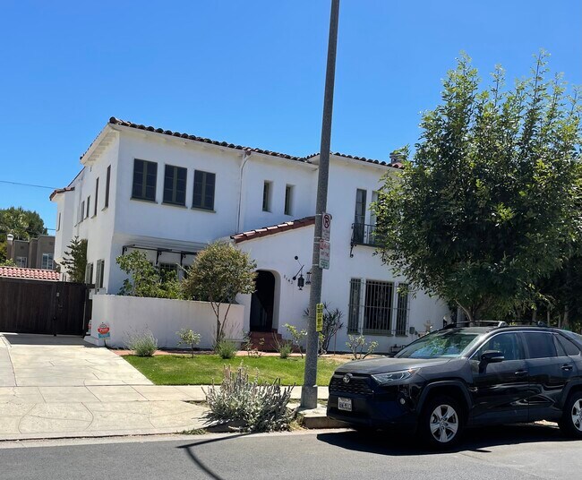 Lower rear unit - 8140 Blackburn Ave