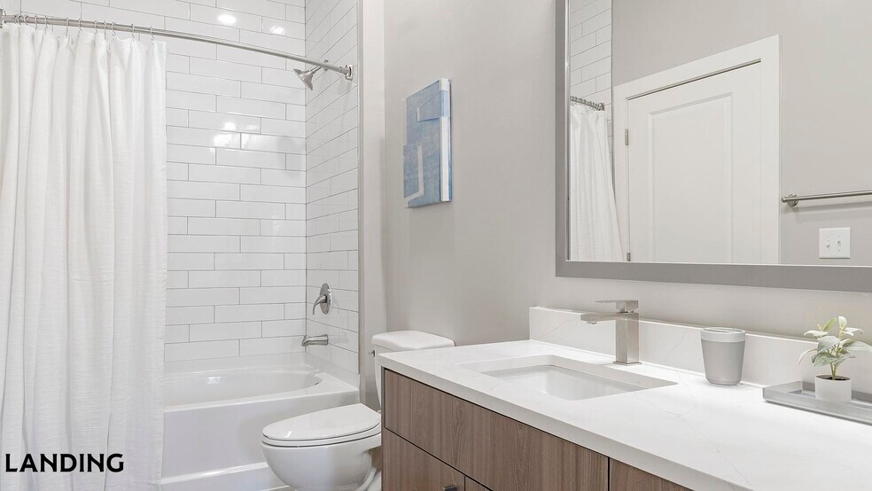 Building Photo - 1880 Maple Dr NW