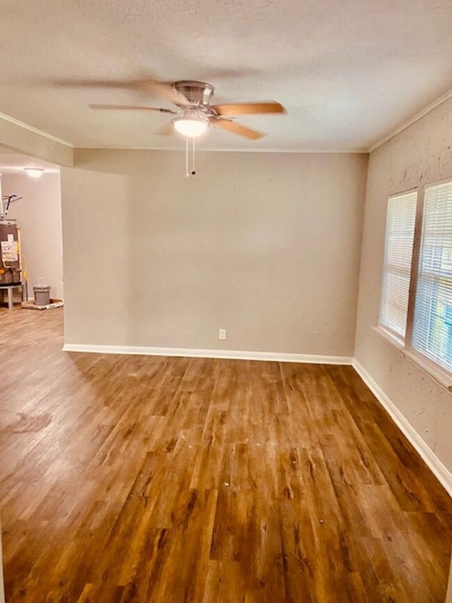 Building Photo - BEAUTIFUL RECENTLY REMODELED 3 BEDROOM HOME
