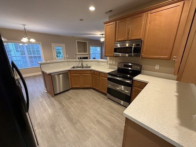 Building Photo - HUGE 5 Bedroom 3 Stroy Home with Fenced in...