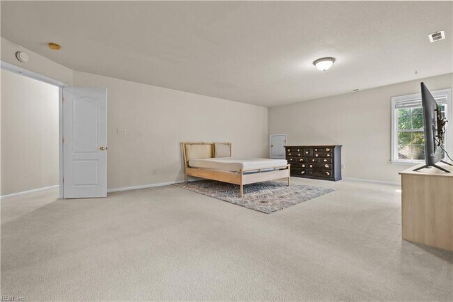 Building Photo - 13468 Whippingham Pkwy