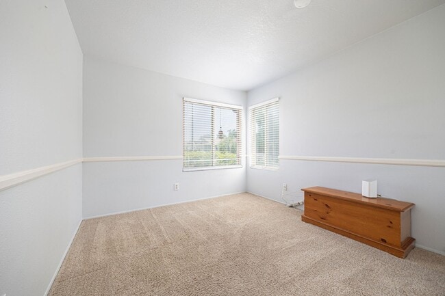 Building Photo - Cozy 3-Bedroom Home Just Walking Distance ...