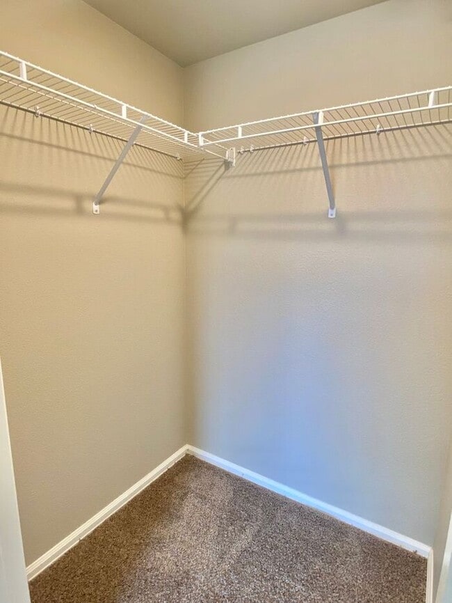 Building Photo - West Greeley Townhome with Garage! WATER/S...