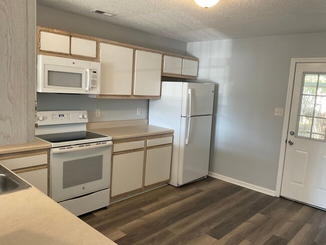 Building Photo - 109 Fairwood Ct