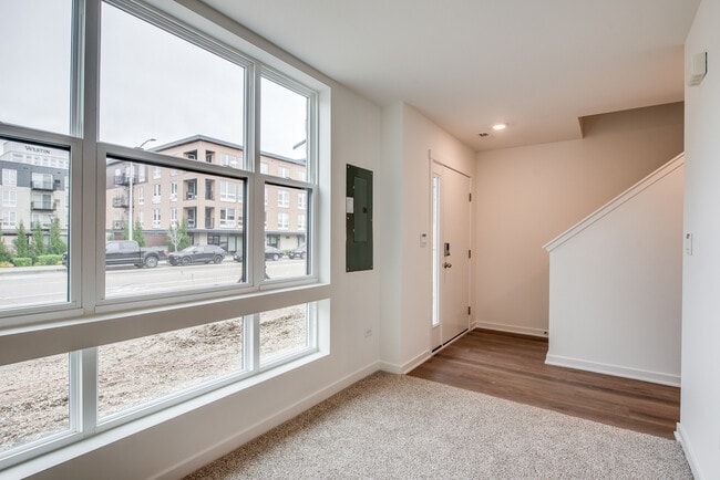 Building Photo - 382 Summit Cir