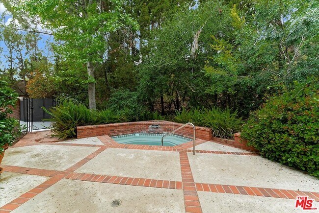 Building Photo - 6911 Sunset Ridge Ct