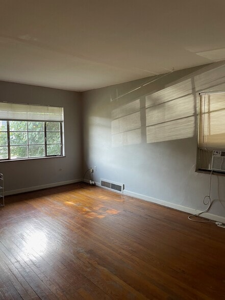 Building Photo - 814 Ellison Ave