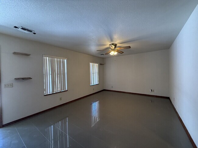 Building Photo - 2 bed 2.5 bath great location BHCRENT.COM to schedule a viewing