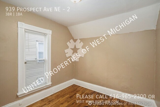 Building Photo - Available Now | 3 Bedroom, 1 Bath Upper Le...