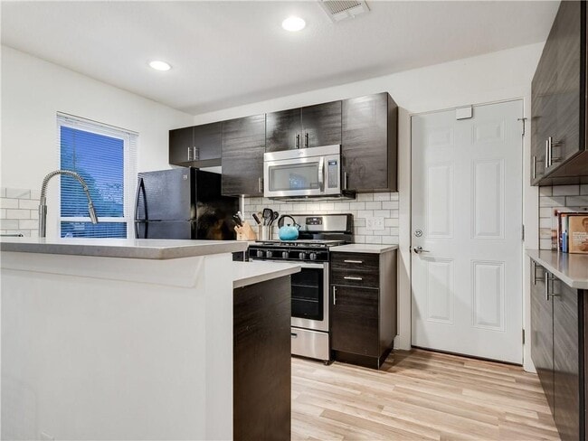 Building Photo - 1106 Neans Dr
