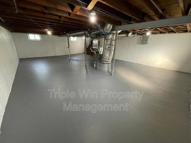 Building Photo - 1901 Eagle Dr