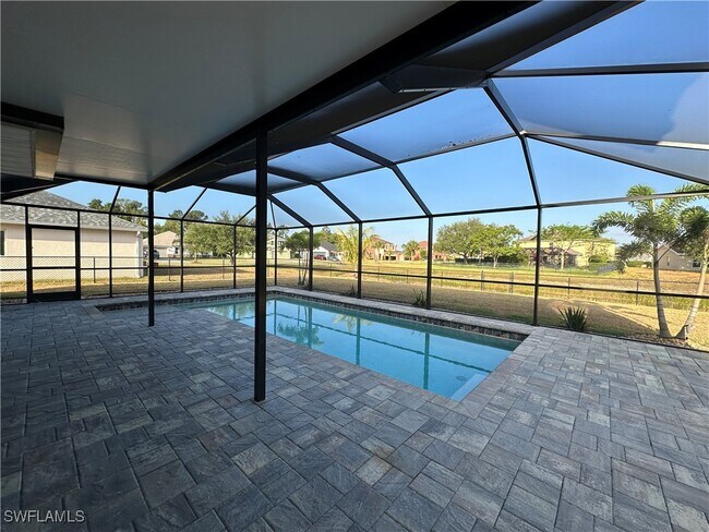 Building Photo - 8100 Allamanda Ct