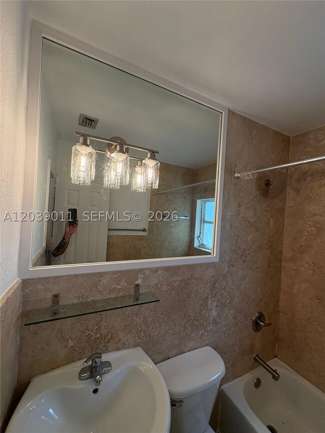 Building Photo - 426 NE 77th Street Rd