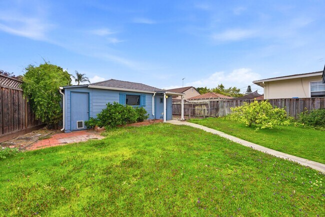 Building Photo - Charming single level family home located in sought after San Lorenzo Village.