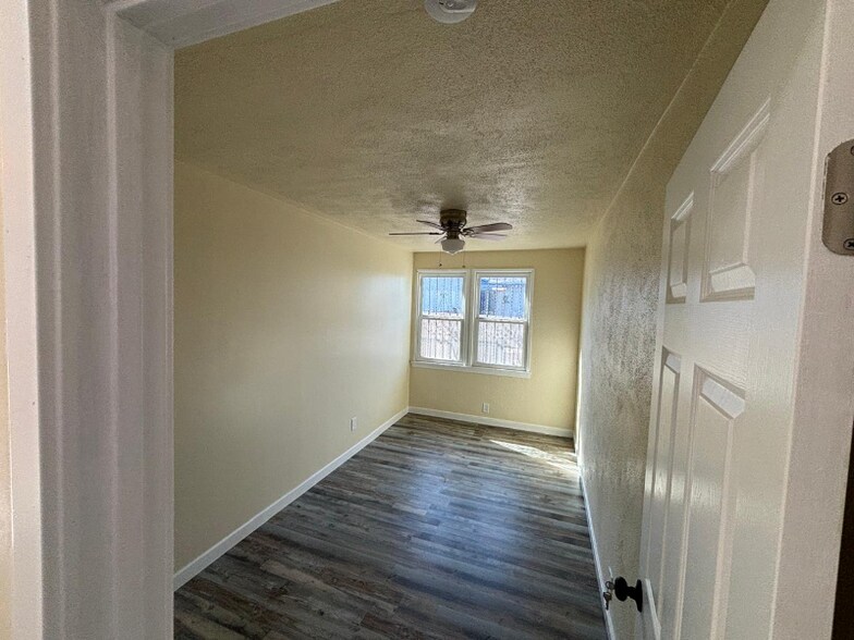 Building Photo - 1129 E 103rd St