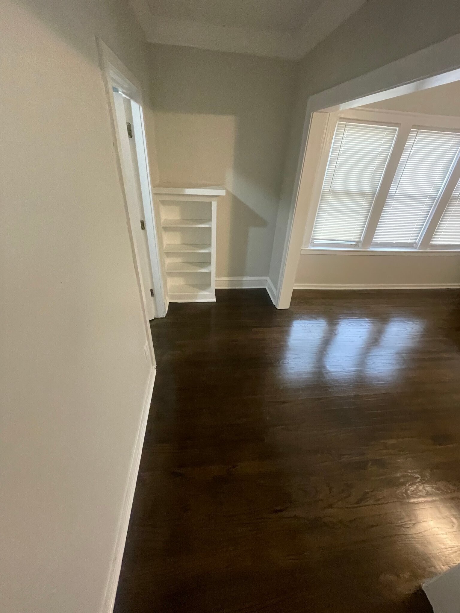 Building Photo - 2419 W 60th St