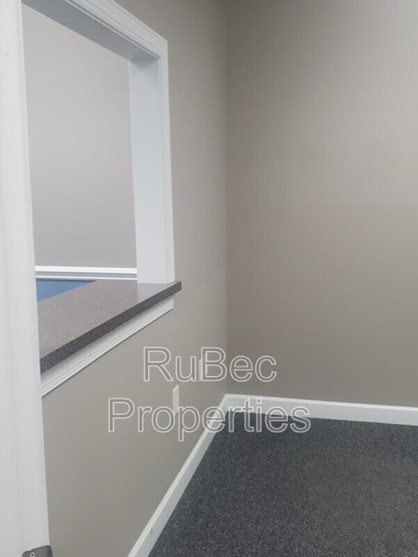 Building Photo - 1931 J N Pease Pl