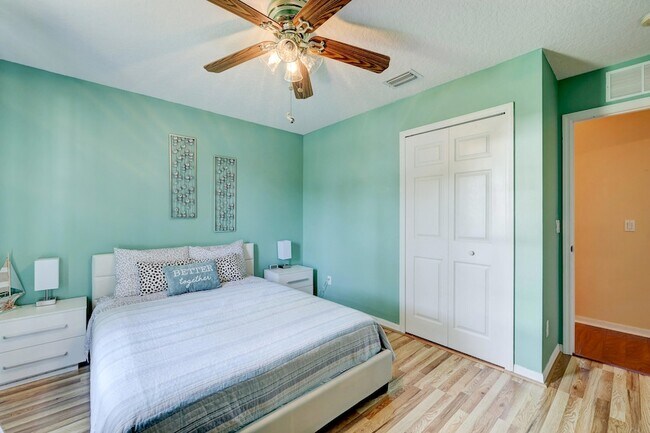 Building Photo - 1838 SE Genaro Terrace