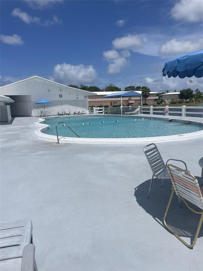 Building Photo - 815 Ter