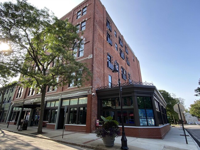 Building Photo - 83 Hanover St